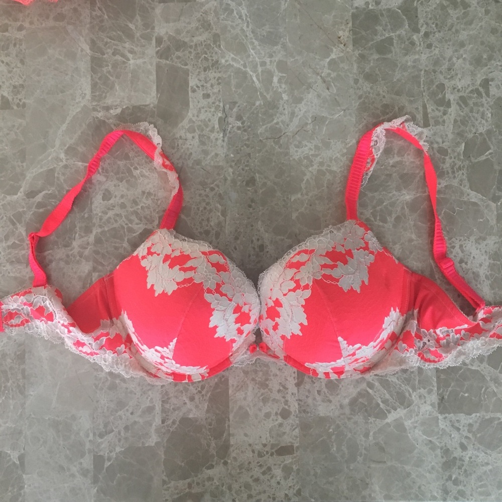 NWOT Victoria’s Secret Very Sexy Push-Up Bra